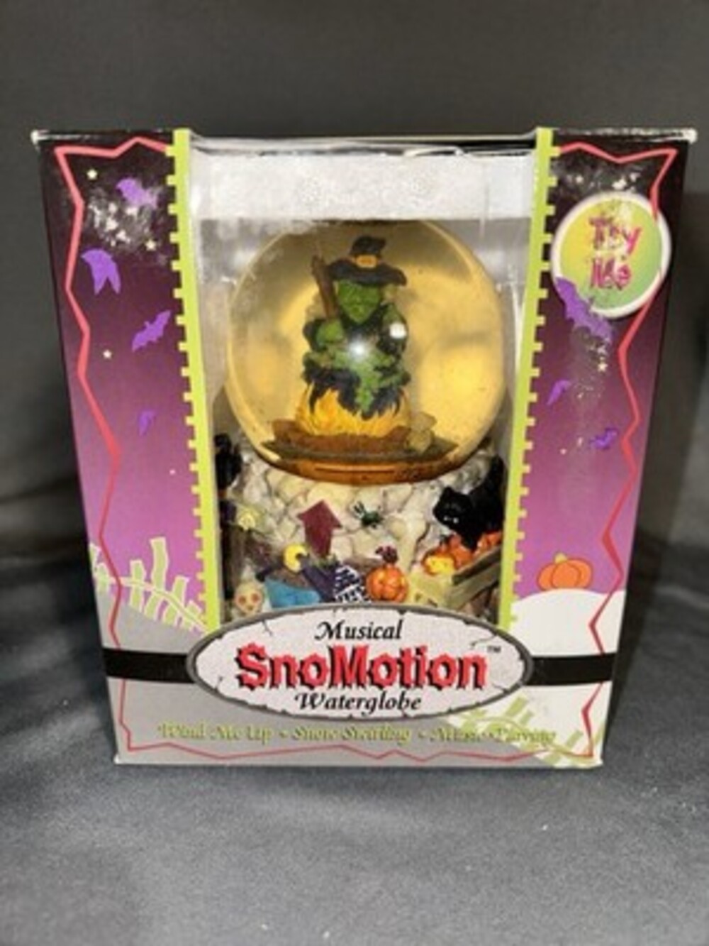 Halloween Musical SnoMotion Waterglobe – Witch Scene